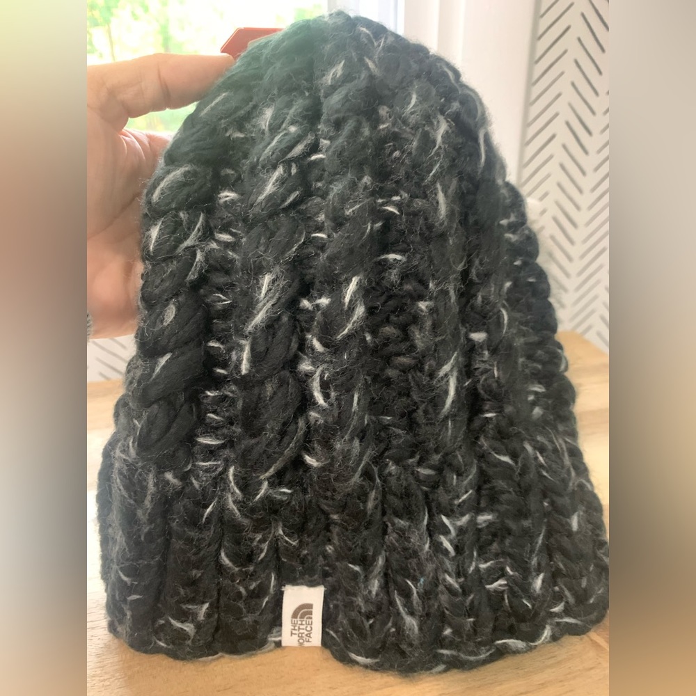 The North Face womens chunky knit beanie. New with tags